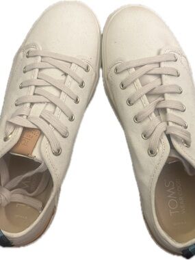 TOMS Women’s Canvas Travel Lite Low Sneakers in Light Cream size 6.5